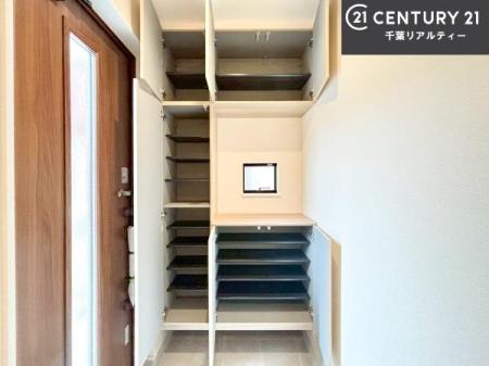 ���� �V���[�Y�{�b�N�X�t���Ȃ̂ŁA���ւ��Еt�����|�������₷���ł��I
�X�b�L���������ւŌ˂��J�����u�ԁA�������̂���S�n������Ԃ��o�}���Ă���܂��B