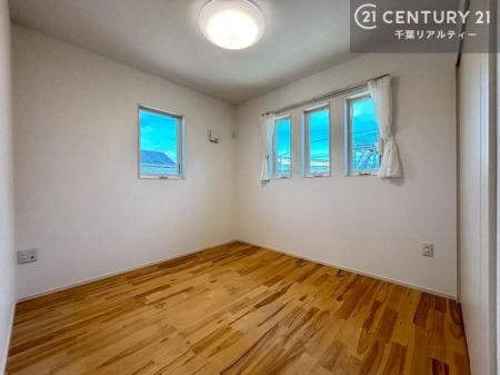 �q������ 3�K�ɔz�u���ꂽ�m���́A�q�������Ƃ��Ă��œK�ȃv���C�x�[�g��ԁB��������ƓƗ���������A�׋���V�тɂ��W���ł�����ł��B