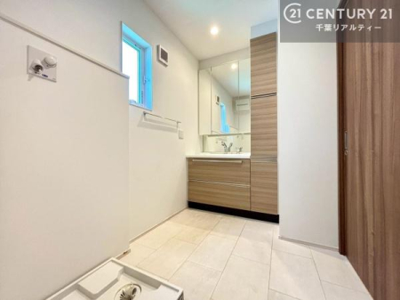 ���ʑ�E���ʏ� ���[�L�x�Ȑ��ʏ��́A�^�I������p�i���������萮���ł��A���ł��������̂����Ԃ�ۂĂ܂��B