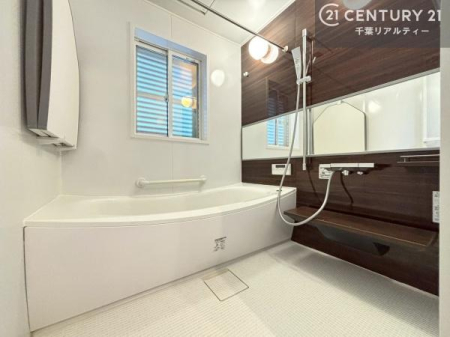 ���� �������������l�̕��͋C�̃o�X���[���́A�����o�Ă��ăo�X�^�C�����[���I
���d���撣���Ă��邲�J���ɂ��D�݂̍���̓����܂����āA�y����ł݂Ă͂������ł��傤���H