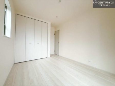 �q������ ���[�X�y�[�X�����Ă��܂��I�������X�b�L�����ڂ��鎖���ł��܂��ˁB
�Ƌ��I�΂Ȃ��V���v���ȃf�U�C���ׁ̈A�Ƌ��I�΂����C�ɓ���̋�ԍ�肪�ł������ł��ˁB