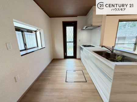 �L�b�`�� ��Ƃ肠�钲���X�y�[�X�ō�Ƃ����₷�����K�ȃL�b�`���ł��I
���q�l�ƈꏏ�ɂ��َq������y���߂�L�X�X�y�[�X�ł��B�y�����������ԂɂȂ肻���ł��ˁI