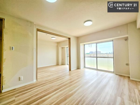 ���r���O �傫�ȑ����炽���Ղ�̗z���������閾�邢���r���O�B�J�����̂��郊�r���O�ŉƑ��c���̂��났�̎��Ԃ��߂����܂��I