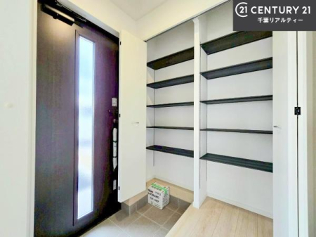 ���� �V���[�Y�{�b�N�X�t���B���ւ��Еt�����|�������₷���ł��I
�X�b�L���������ւŌ˂��J�����u�ԁA�������̂���S�n������Ԃ��o�}���Ă���܂��B