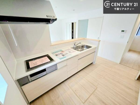 �L�b�`�� ��Ƃ肠�钲���X�y�[�X�ō�Ƃ����₷�����K�ȃL�b�`���ł��I
���q�l�ƈꏏ�ɂ��َq������y���߂�L�X�X�y�[�X�ł��B�y�����������ԂɂȂ肻���ł��ˁI