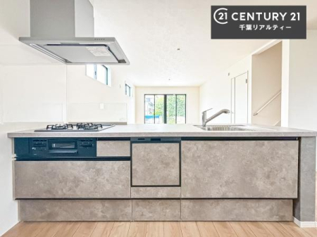 �L�b�`�� ���[�X�y�[�X���[�����Ă���A�L�b�`���܂�����������ƕۂ��Ȃ���A�L�X�Ƃ��������X�y�[�X���m�ہB���K�ȍ�Ɗ��ŁA�����̂����������X���[�Y�ɂ͂��ǂ�܂��B