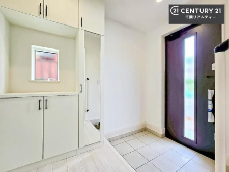 ���� �V���[�Y�{�b�N�X�t���Ȃ̂ŁA���ւ��Еt�����|�������₷���ł��I
�X�b�L���������ւŌ˂��J�����u�ԁA�������̂���S�n������Ԃ��o�}���Ă���܂��B