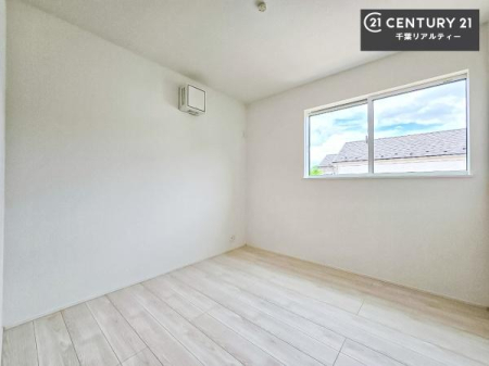 �m�� �V���v���Ƀf�U�C������Ă��邽�߁A�Ƌ��I�т܂���I
���C�ɓ���̉Ƌ��u���Ă��낰���Ԃ���邱�Ƃ��ł��܂��B
