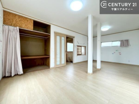 �m�� ���[�X�y�[�X�����Ă��܂��I�������X�b�L�����ڂ��鎖���ł��܂��ˁB
�Ƌ��I�΂Ȃ��V���v���ȃf�U�C���ׁ̈A�Ƌ��I�΂����C�ɓ���̋�ԍ�肪�ł������ł��ˁB
