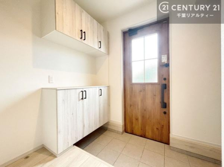 ���� �V���[�Y�{�b�N�X�t���Ȃ̂ŁA���ւ��Еt�����|�������₷���ł��I
�X�b�L���������ւŌ˂��J�����u�ԁA�������̂���S�n������Ԃ��o�}���Ă���܂��B
�������y�Ԏ��[�t���ł���ɂ�������I