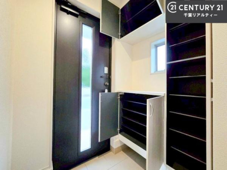 ���� �V���[�Y�{�b�N�X�t���Ȃ̂ŁA���ւ��Еt�����|�������₷���ł��I
�X�b�L���������ւŌ˂��J�����u�ԁA�������̂���S�n������Ԃ��o�}���Ă���܂��B