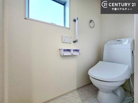 �g�C�� �������֍��ɂ��A�~��͕֍����g�����ł���̂ŗ₽���֍��ɍ��炸�ɍςފ������d�l�ł��I�V���v���ȃJ���[����Ƃ��Ă���̂ŁA������ꂪ���₷���ł��B