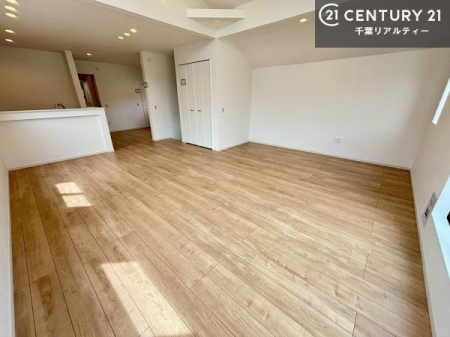 ���r���O �D�����z���܂肪���r���O����ł���ċ��S�n�̗ǂ���Ԃ����o���Ă���܂��I
���났�̎��Ԃ��߂����܂��I