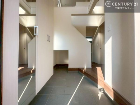 ���� �~���[�t���V���[�Y�{�b�N�X�t���Ȃ̂ŁA���ւ��Еt�����|�������₷���ł��I
�X�b�L���������ւŌ˂��J�����u�ԁA�������̂���S�n������Ԃ��o�}���Ă���܂��B