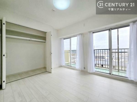 �m�� �p�����ɂ����ׂĂ̂��������o���R�j�[�ɖʂ��Ă���܂��B�J���������薾�邢�̂ŋC�����悭���Z�܂����������܂��B
