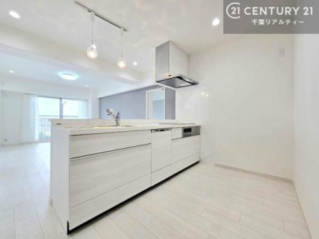 �L�b�`�� ��Ƃ肠�钲���X�y�[�X�ō�Ƃ����₷�����K�ȃL�b�`���ł��I
���q�l�ƈꏏ�ɂ��َq������y���߂�L�X�X�y�[�X�ł��B�y�����������ԂɂȂ肻���ł��ˁI