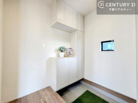���� �V���[�Y�{�b�N�X�t���Ȃ̂ŁA���ւ��Еt�����|�������₷���ł��I
�X�b�L���������ւŌ˂��J�����u�ԁA�������̂���S�n������Ԃ��o�}���Ă���܂��B