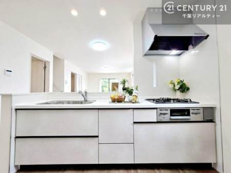 �L�b�`�� ���[�X�y�[�X���[�����Ă���A�L�b�`���܂�����������ƕۂ��Ȃ���A�L�X�Ƃ��������X�y�[�X���m�ہB���K�ȍ�Ɗ��ŁA�����̂����������X���[�Y�ɂ͂��ǂ�܂��B