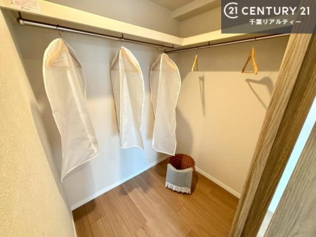 ���[ �E�H�[�N�C���N���[�[�b�g�t���ł��B��������̂��m���Ȃǂ����[���Ă��������ł��ˁI���ɂ���@�������ȂǋG�ߕ��̑傫�ȉƓd�����[�ł��܂��I