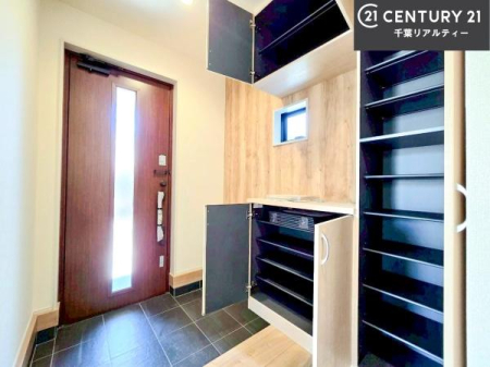 ���� �V���[�Y�{�b�N�X�t���Ȃ̂ŁA���ւ��Еt�����|�������₷���ł��I
�X�b�L���������ւŌ˂��J�����u�ԁA�������̂���S�n������Ԃ��o�}���Ă���܂��B