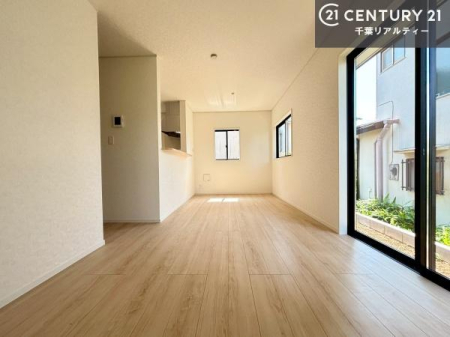 ���r���O �D�����z���܂肪���r���O����ł���ċ��S�n�̗ǂ���Ԃ����o���Ă���܂��I
���났�̎��Ԃ��߂����܂��I