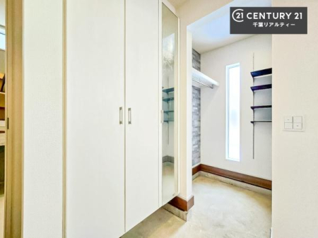 ���� �V���[�Y�{�b�N�X�t���Ȃ̂ŁA���ւ��Еt�����|�������₷���ł��I
�X�b�L���������ւŌ˂��J�����u�ԁA�������̂���S�n������Ԃ��o�}���Ă���܂��B
