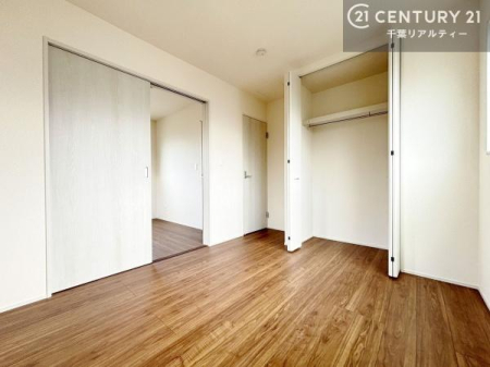 �m�� ���[�X�y�[�X�����Ă��܂��I�������X�b�L�����ڂ��鎖���ł��܂��ˁB
�Ƌ��I�΂Ȃ��V���v���ȃf�U�C���ׁ̈A�Ƌ��I�΂����C�ɓ���̋�ԍ�肪�ł������ł��ˁB