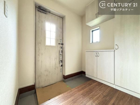 ���� �V���[�Y�{�b�N�X�t���Ȃ̂ŁA���ւ��Еt�����|�������₷���ł��I
�X�b�L���������ւŌ˂��J�����u�ԁA�������̂���S�n������Ԃ��o�}���Ă���܂��B