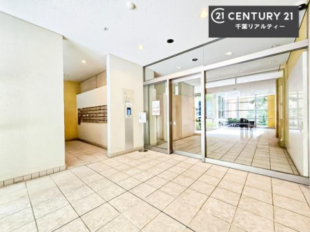 �G���g�����X �I�[�g���b�N�������������S�̏Z�܂��B���Z�҈ȊO�̗�������𐧌����A�h�Ɛ��ɔz�����ꂽ�Z�L�����e�B�̐��ŁA���S���Ă��߂������������܂��B