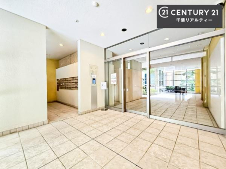 �G���g�����X �I�[�g���b�N�������������S�̏Z�܂��B���Z�҈ȊO�̗�������𐧌����A�h�Ɛ��ɔz�����ꂽ�Z�L�����e�B�̐��ŁA���S���Ă��߂������������܂��B
