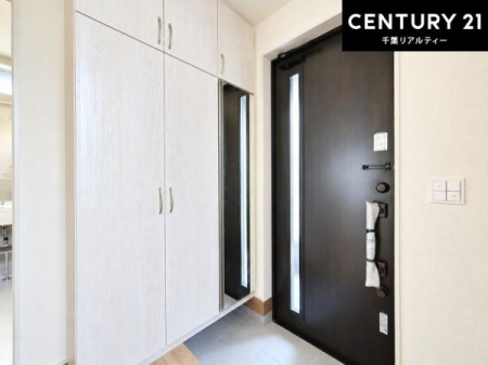 ���� �V���[�Y�{�b�N�X�t���Ȃ̂ŁA���ւ��Еt�����|�������₷���ł��I
�X�b�L���������ւŌ˂��J�����u�ԁA�������̂���S�n������Ԃ��o�}���Ă���܂��B