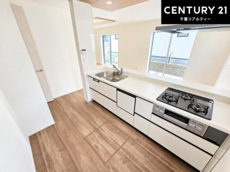 �L�b�`�� ��Ƃ肠�钲���X�y�[�X�ō�Ƃ����₷�����K�ȃL�b�`���ł��I
���q�l�ƈꏏ�ɂ��َq������y���߂�L�X�X�y�[�X�ł��B�y�����������ԂɂȂ肻���ł��ˁI
