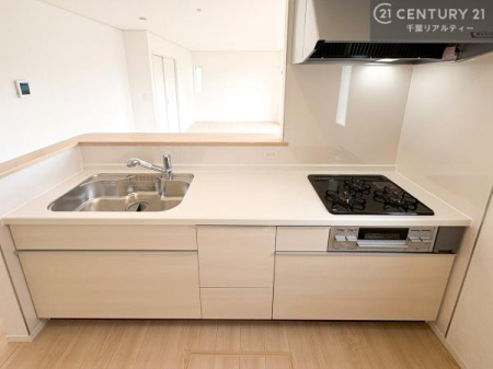 �L�b�`�� ��Ƃ����₷���V�X�e���L�b�`���ł��I���[���t���Ă���̂ŁA�����X�y�[�X�ɕ���u���Ȃ��čς݂܂��I
�L�X�g���āA���K�ɍ�Ƃ��ł��܂��I