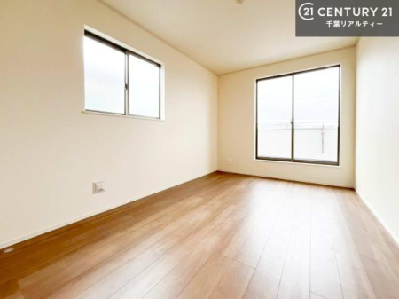 �m�� �y���d�l�ʐ^�z�o���R�j�[�ɖʂ����m���́A�����Ղ�̗z���ƊJ�����Ɍb�܂�A�S�n�悭�߂�������K�ȋ�Ԃł��B