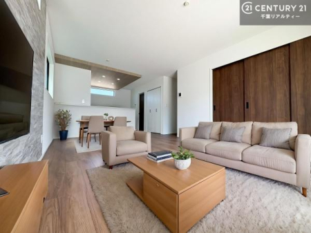 ���r���O �Ƌ��CG�p�[�X�ł��B�D�����z���܂肪���r���O����ł���ċ��S�n�̗ǂ���Ԃ����o���Ă���܂��I
���났�̎��Ԃ��߂����܂��I