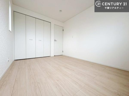 �q������ ���[�X�y�[�X�����Ă��܂��I�������X�b�L�����ڂ��鎖���ł��܂��ˁB
�Ƌ��I�΂Ȃ��V���v���ȃf�U�C���ׁ̈A�Ƌ��I�΂����C�ɓ���̋�ԍ�肪�ł������ł��ˁB
