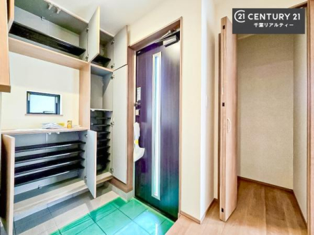 ���� �V���[�Y�{�b�N�X�t���Ȃ̂ŁA���ւ��Еt�����|�������₷���ł��I
�X�b�L���������ւŌ˂��J�����u�ԁA�������̂���S�n������Ԃ��o�}���Ă���܂��B