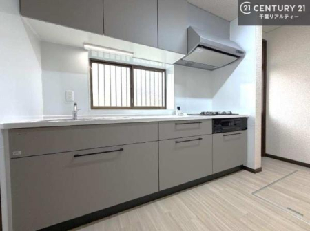 �L�b�`�� ��Ƃ����₷���V�X�e���L�b�`���ł��I���[���t���Ă���̂ŁA�����X�y�[�X�ɕ���u���Ȃ��čς݂܂��I
�L�X�g���āA���K�ɍ�Ƃ��ł��܂��I
