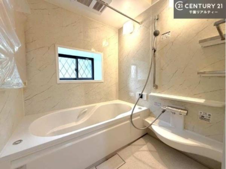 ���� ������Ƃ����������̂���o�X���[���I���K�ȃo�X�^�C��������܂��I
1���̔�����������Ɩ����Ă����f�G�ȃ����N�[�[�V������ԂɂȂ肻���ł��ˁB