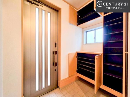 ���� �V���[�Y�{�b�N�X�t���Ȃ̂ŁA���ւ��Еt�����|�������₷���ł��I
�X�b�L���������ւŌ˂��J�����u�ԁA�������̂���S�n������Ԃ��o�}���Ă���܂��B