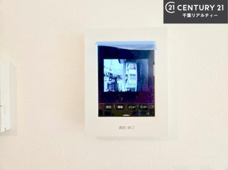 ���̑����� TV���j�^�[�t���C���^�[�z��������A�K��҂��f���Ŋm�F���Ă���Ή��ł��邽�߁A�h�Ɩʂ����S�ł��B���q�l�̂�����Ԏ��ɂ��S�����A���Ƒ��̈��S�E���S�ȕ�炵���T�|�[�g���܂��B