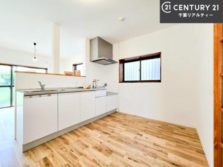 �L�b�`�� �L�b�`���ɂ͑���݂��Ă���A�������̊��C�͂������A�u�₩�ȕ��⎩�R������荞�߂�S�n�悢��Ԃł��B�ɂ�����M�C��������ɂ����A�����̉Ǝ��������K�ɃT�|�[�g���Ă���܂��B