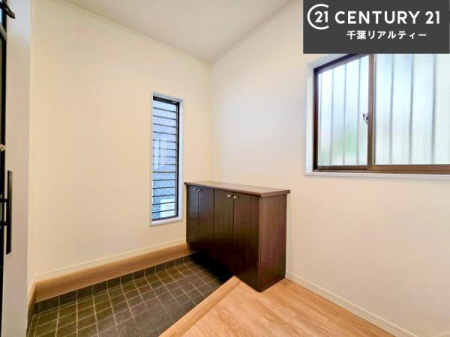 ���� �V���[�Y�{�b�N�X�t���Ȃ̂ŁA���ւ��Еt�����|�������₷���ł��I
�X�b�L���������ւŌ˂��J�����u�ԁA�������̂���S�n������Ԃ��o�}���Ă���܂��B