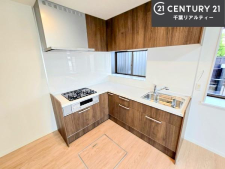 �L�b�`�� ��Ƃ����₷���V�X�e���L�b�`���ł��I���[���t���Ă���̂ŁA�����X�y�[�X�ɕ���u���Ȃ��čς݂܂��I
�L�X�g���āA���K�ɍ�Ƃ��ł��܂��I