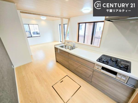 �L�b�`�� ��Ƃ肠�钲���X�y�[�X�ō�Ƃ����₷�����K�ȃL�b�`���ł��I
���q�l�ƈꏏ�ɂ��َq������y���߂�L�X�X�y�[�X�ł��B�y�����������ԂɂȂ肻���ł��ˁI