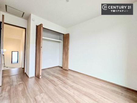 �q������ ���[�X�y�[�X�����Ă��܂��I�������X�b�L�����ڂ��鎖���ł��܂��ˁB
�Ƌ��I�΂Ȃ��V���v���ȃf�U�C���ׁ̈A�Ƌ��I�΂����C�ɓ���̋�ԍ�肪�ł������ł��ˁB