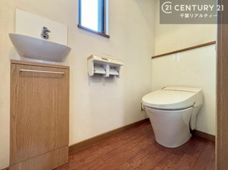 �g�C�� �������֍��ɂ��A�~��͕֍����g�����ł���̂ŗ₽���֍��ɍ��炸�ɍςފ������d�l�ł��I�V���v���ȃJ���[����Ƃ��Ă���̂ŁA������ꂪ���₷���ł��B