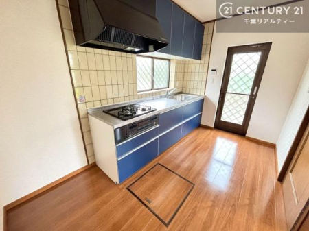 �L�b�`�� �傫�ȑ����玩�R�����������ޖ��邢�L�b�`���B������t���̂��ߊ��C�����₷���A�S�~�o���₨�������A��̉ו��̔������X���[�Y�ł��B