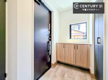 ���� �V���[�Y�{�b�N�X�t���Ȃ̂ŁA���ւ��Еt�����|�������₷���ł��I
�X�b�L���������ւŌ˂��J�����u�ԁA�������̂���S�n������Ԃ��o�}���Ă���܂��B