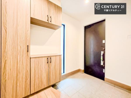 ���� �V���[�Y�{�b�N�X�t���Ȃ̂ŁA���ւ��Еt�����|�������₷���ł��I
�X�b�L���������ւŌ˂��J�����u�ԁA�������̂���S�n������Ԃ��o�}���Ă���܂��B